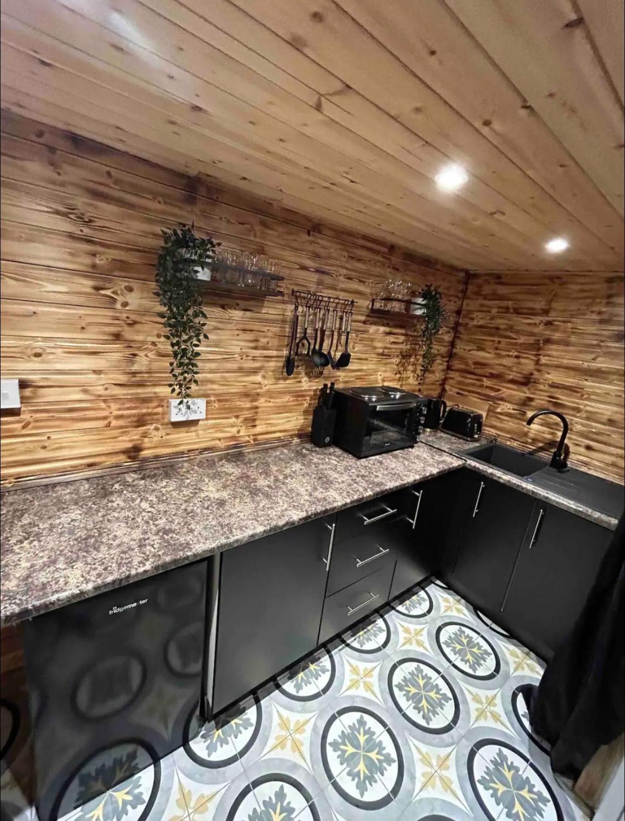 Cozy Cottage With Hot Tub! Cadnam エクステリア 写真