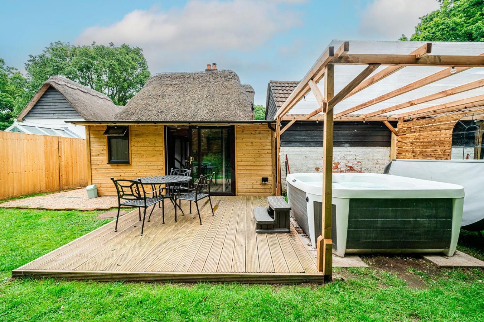 Cozy Cottage With Hot Tub! Cadnam エクステリア 写真