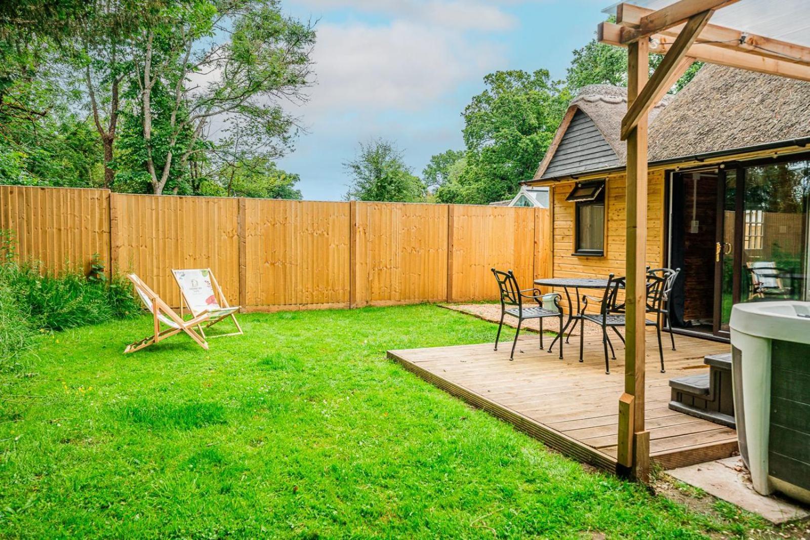Cozy Cottage With Hot Tub! Cadnam エクステリア 写真