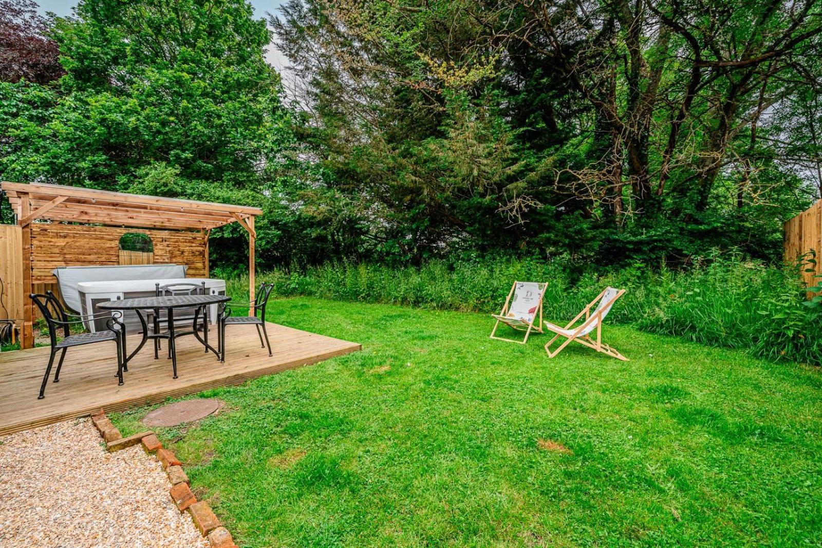 Cozy Cottage With Hot Tub! Cadnam エクステリア 写真