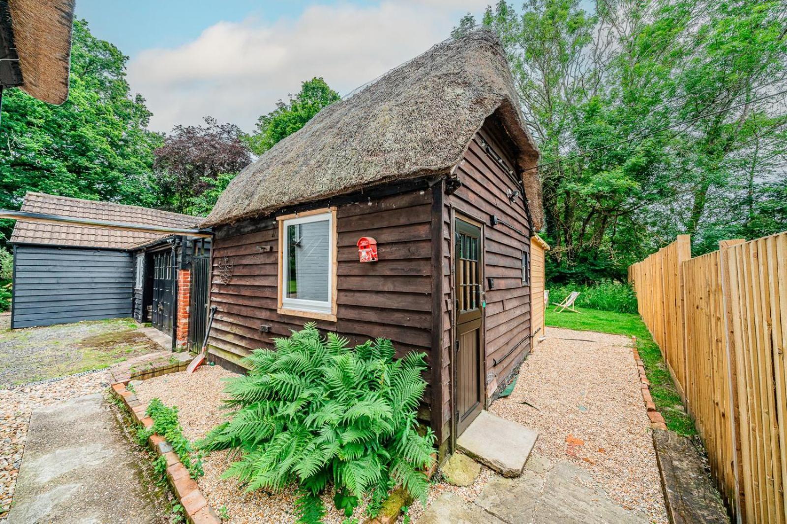 Cozy Cottage With Hot Tub! Cadnam エクステリア 写真